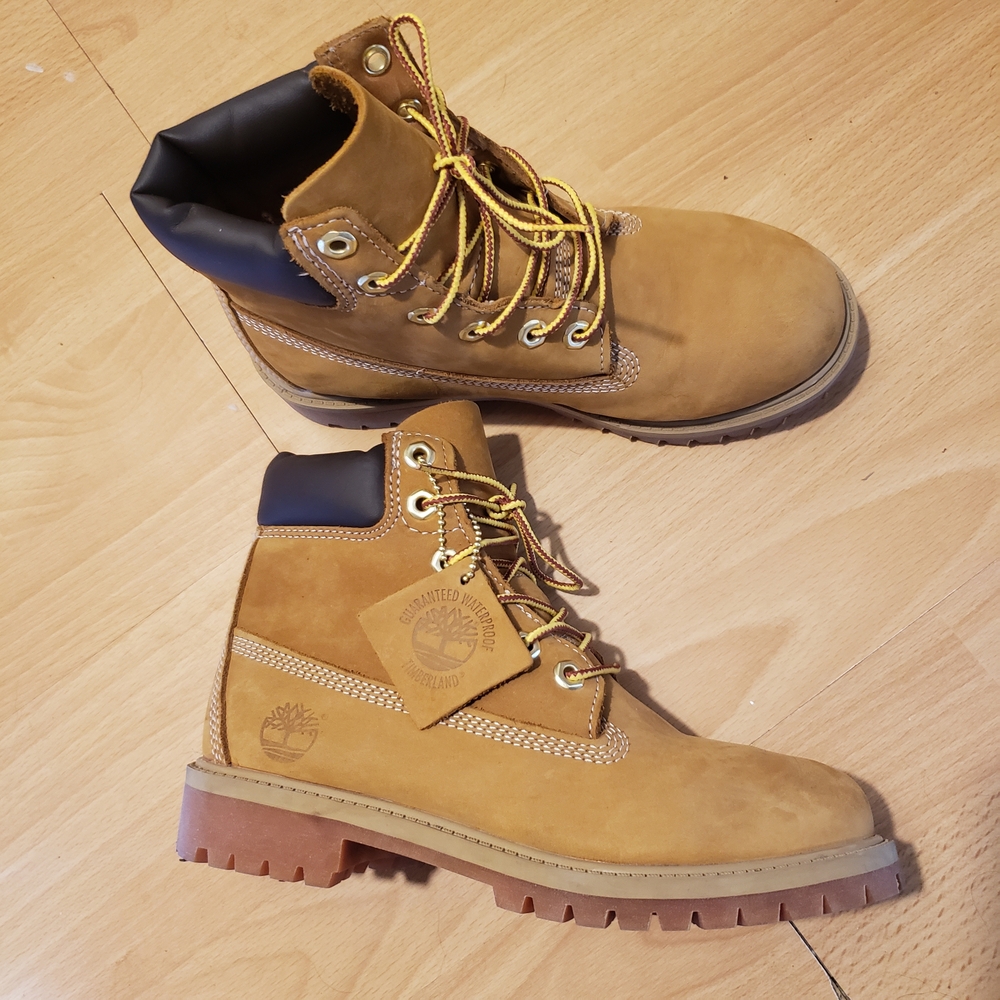 Timberland Men's Wheat Nubuck Boots - size 4